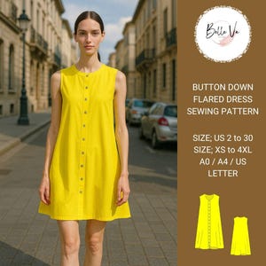 Puede incluir: Un vestido amarillo brillante, sin mangas, con botones y falda acampanada. El vestido tiene cuello redondo y una fila de botones. La imagen incluye el texto "BUTTON DOWN FLARED DRESS SEWING PATTERN" e información de tallas.