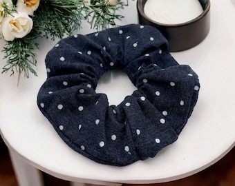 Azul oscuro con lunares Scrunchy único, Chic Fashion Tie, Scrunchie-Haargummi, scrunchie de lazo para el cabello, Lindos accesorios para el cabello,