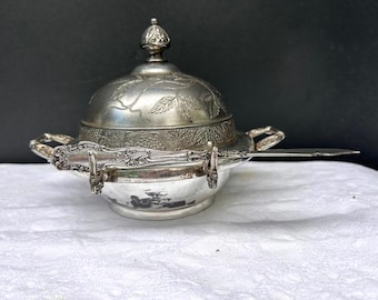 Pairpoint Quadruple Plated Domed Butter Dish with Knife,