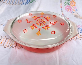 Vintage Pyrex casserole dish and lid - Friendship, 2 1/2 quart size, 045