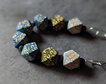 J’ai le collier Blues, perles en bois légères peintes amusantes, chaîne en acier inoxydable, collier Fun et Funky, collier nuances de bleu