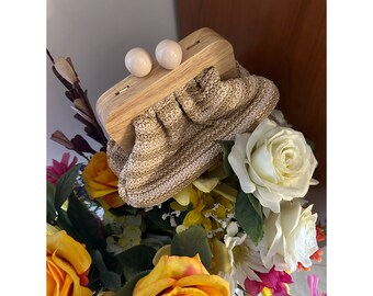 Kleine clutch van raffia, magneetsluiting met kettingschouderband, handtas