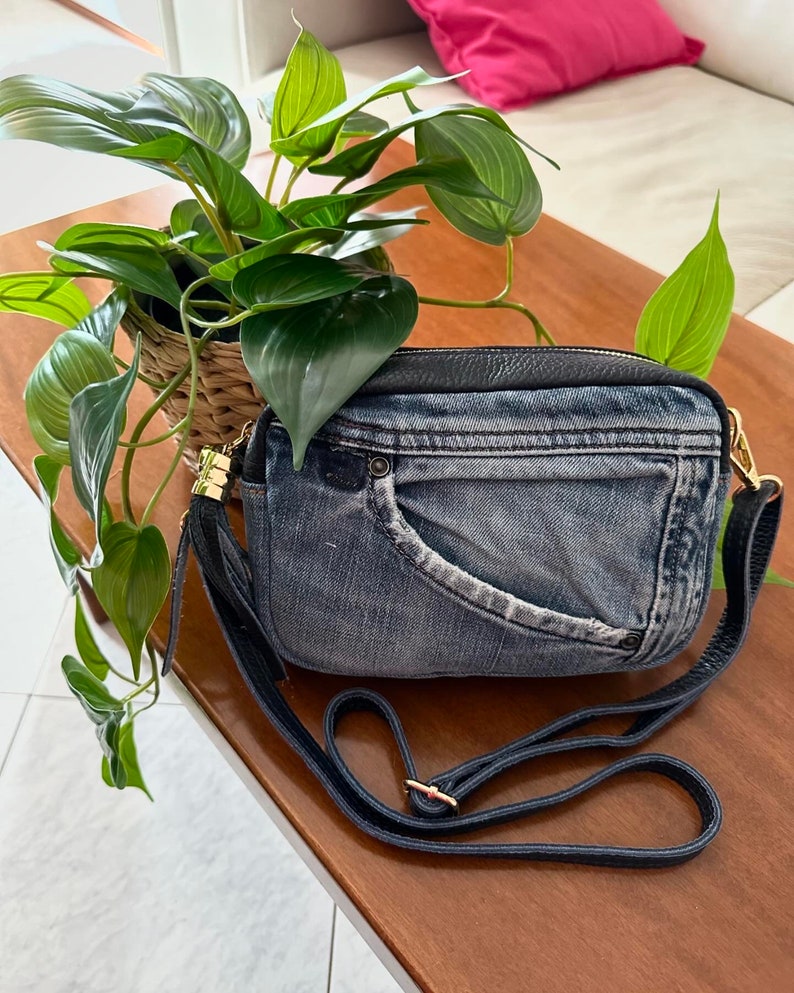 Borsa denim, borsa jeans, borsa in pelle, borsa riciclata, borsa Made in italy. immagine 2