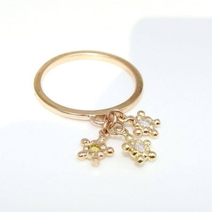 Charm ring, 14k yellow gold, diamonds