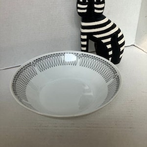 Mid-Century Black and White Harmony House Finlandia Japan Vegetable Bowl 3908, 1967 Vintage Decor, Super midcentury design, vintage dining