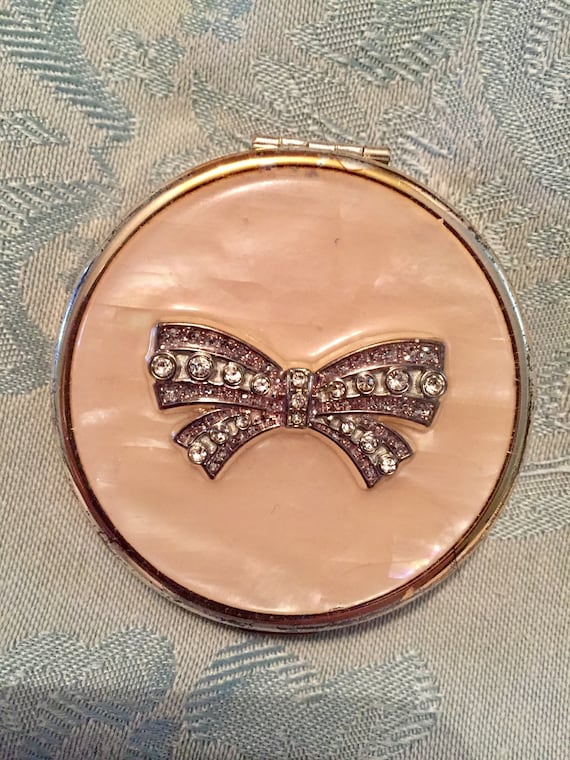 Rhinestone Bow topped Pearlescent vintage compact 