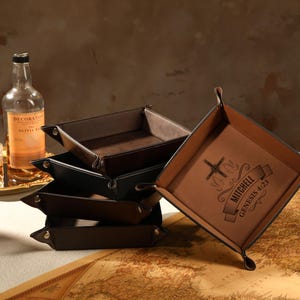 Personalized Leather Catch All Tray, Custom Valet Tray, Leather D&D Dice Tray, Groomsmen Gift, Vegan Leather Tray, Father&#39;s Day Gift