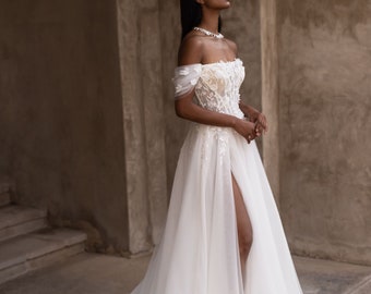 Ethereal A-Line Wedding Dress with Delicate Lace and Slit Filiomena