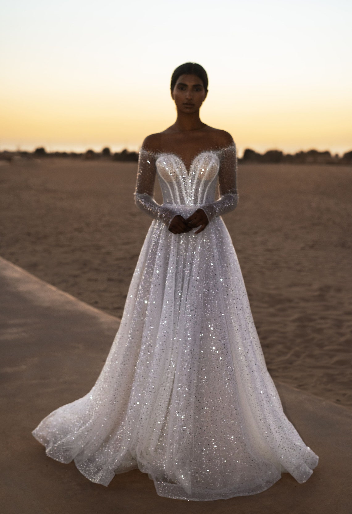 Elegant A-Line Long Sleeve Luxury Wedding Dress for Women Bridal Gown