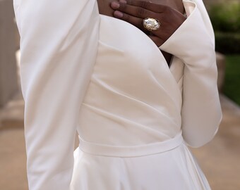 Elegantes Brautkleid in A-Linie mit langen Ärmeln und offenem Rücken Irelia