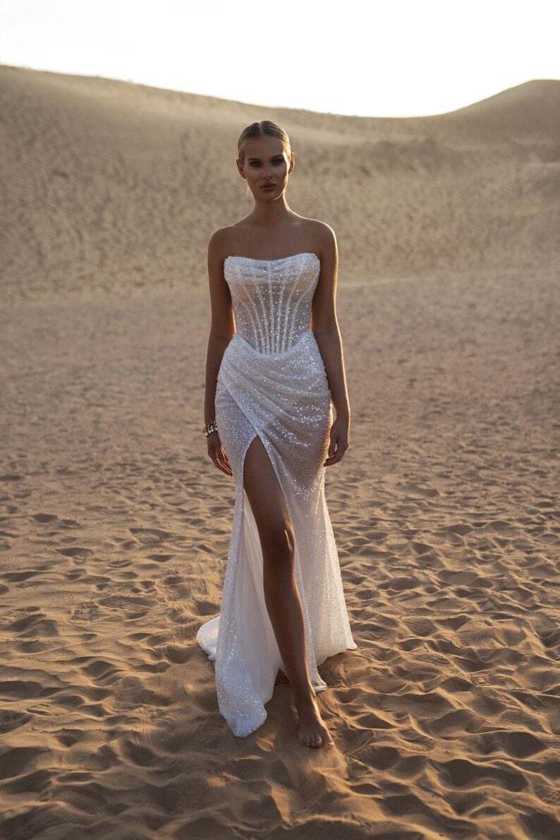 Elegant Form-fitting Wedding Dress With Slit Skirt Isabo - Etsy