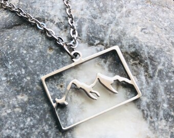 Stainless steel mountain necklace silver