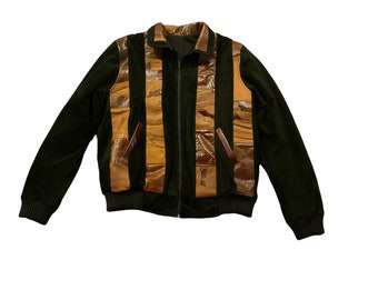 Chaqueta bomber piel de serpiente y terciopelo negro.