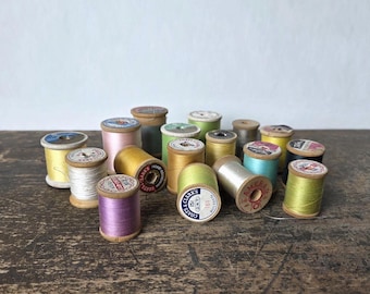 17 Vintage Assorted Thread Wood Spools