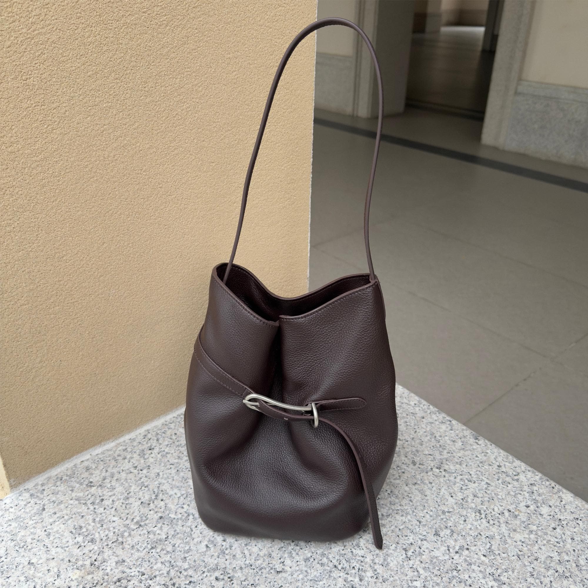 LITTLE LIFFNER ソフトハンドルバッグ レザー キャメル新品タグ付き LITTLE LIFFNER ソフトハンドルバッグ レザー キャメル新品タグ付きの