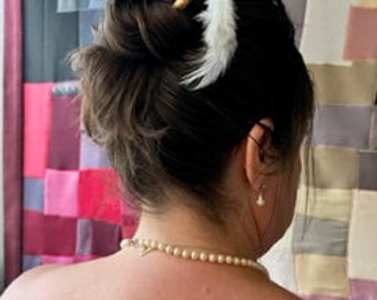 Hair Stick (golden with white feather)
