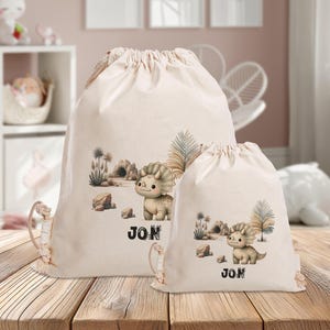 Sac de sport personnalisé - petit Triceratops avec grotte - jardin d'enfants - école - sac de sport - sac à dos - vêtements de rechange - âge de pierre des dinosaures