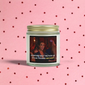 Vela de cumpleaños de Stassi - Regalo divertido de las reglas de Vanderpump - Vela de Bravo TV - Regalo de cumpleaños de cultura pop - Decoración del hogar de telerrealidad