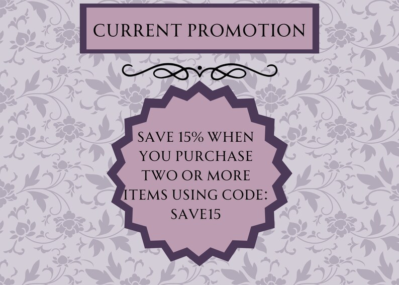 K&ouml;nnte beinhalten: Ein violetter und wei&szlig;er floral gemusterter Hintergrund mit einer violetten Sternform mit wei&szlig;em Inneren. Der Text innerhalb der Sternform lautet "SAVE 15% WHEN YOU PURCHASE TWO OR MORE ITEMS USING CODE: SAVE15".