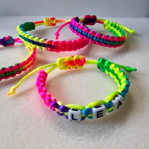 Pulsera de arcoíris de neón personalizable, pulsera de la amistad, regalo de vuelta al cole, unisex