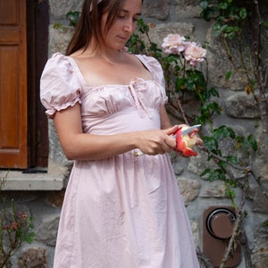 Robe romantique milkmaid avec manches ballon, corsage et jupe froncée, cousue à la main en France à partir de linge de maison upcyclé image 3