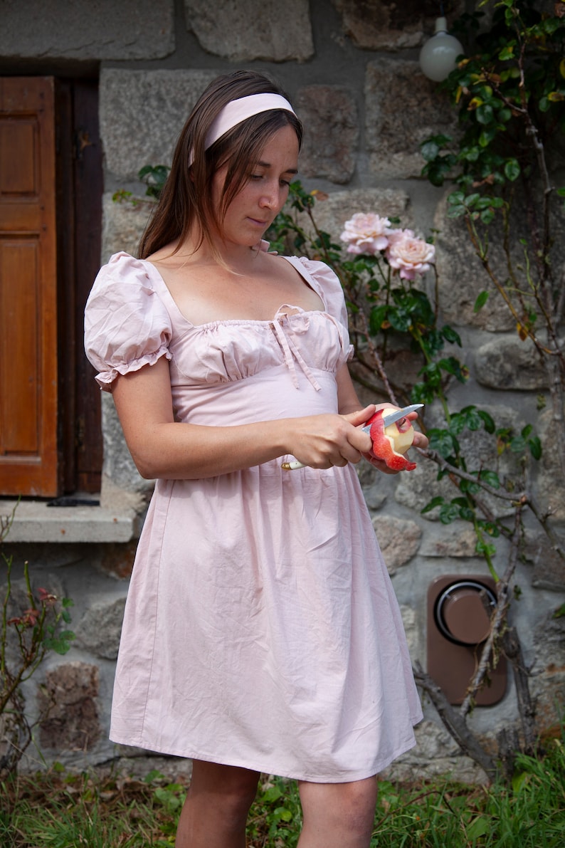 Robe romantique milkmaid avec manches ballon, corsage et jupe froncée, cousue à la main en France à partir de linge de maison upcyclé image 3