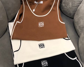 Diseñador de mujeres Puzzle Anagram Tank Top blanco y negro, cómodo y elegante para el uso diario de primavera-verano, top de mujer minimalista de diseñador
