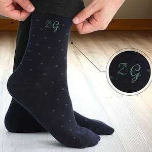 Personalisierte Monogrammsocken - Individuell gestickte Socken für Männer, Hochzeit Groomsmen Geschenk, Groomsmen Socken, einzigartiges Bräutigam Geschenk, weicher Bambus