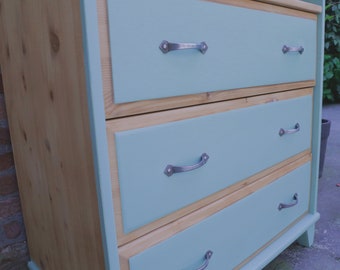 CHANGING TABLE/DRAWER CHEST - Unique piece, renovated by hand, solid wood, perfect condition.