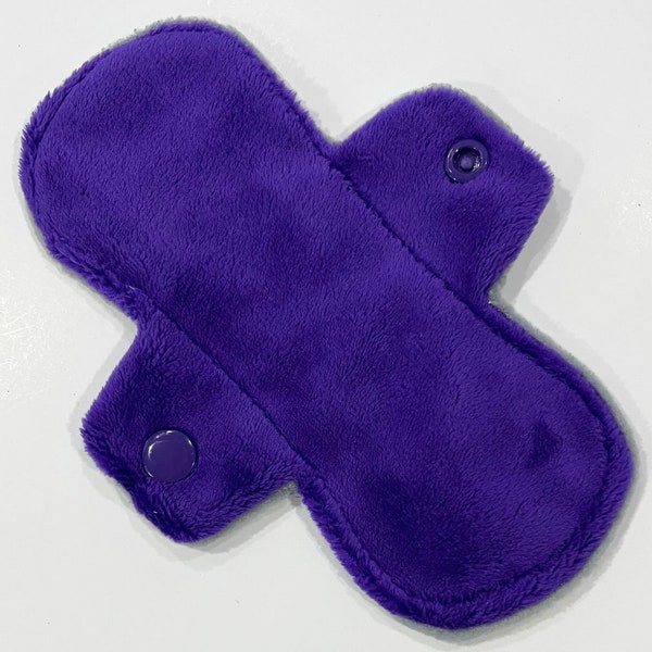 Toalla higiénica reutilizable de 15 cm con parte posterior de vellón, color morado Minky Mini, 100 % reutilizable, productos sostenibles, ecológicos, súper absorbentes