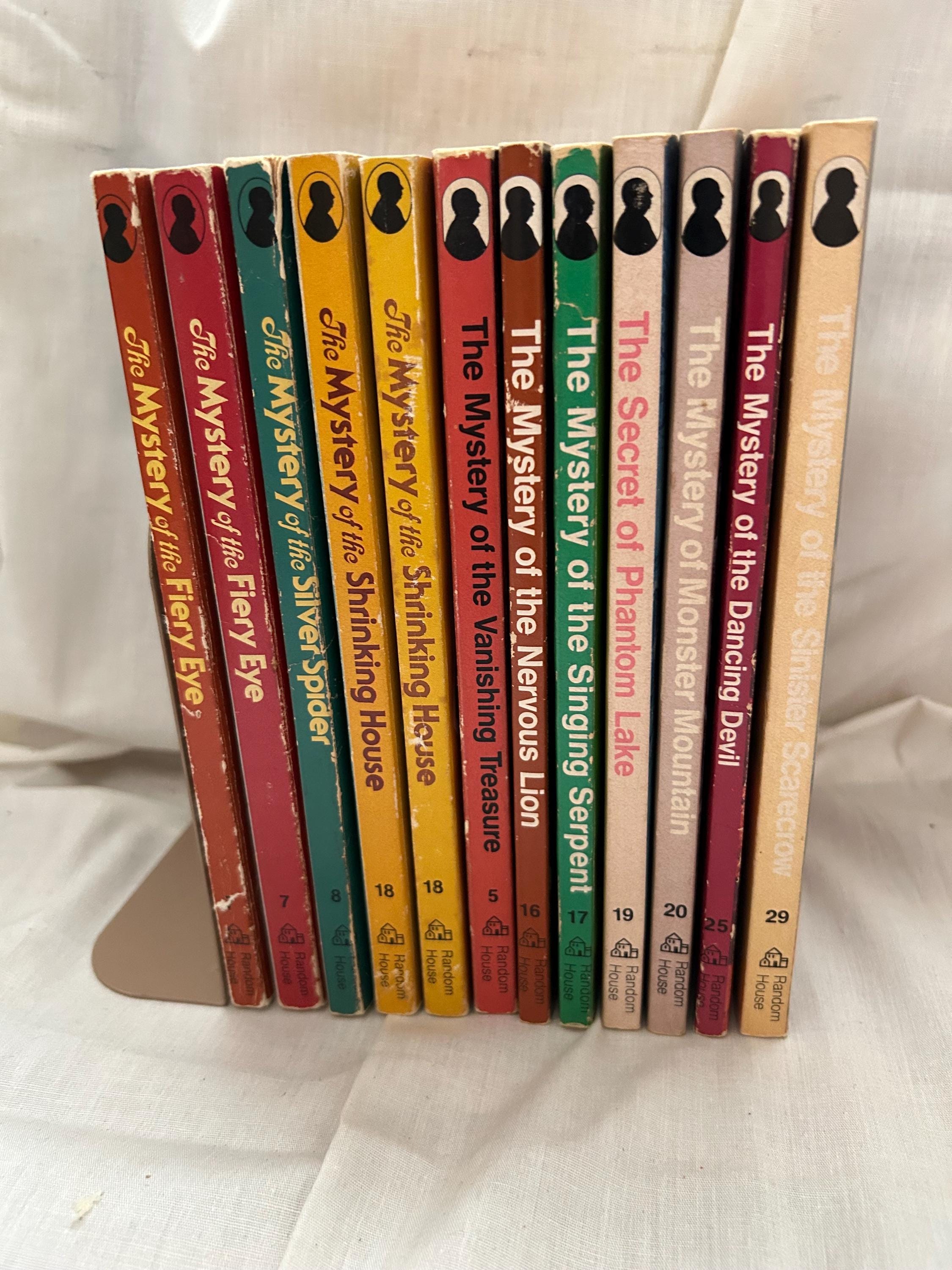 Alfred Hitchcock & the Three Investigators paperbacks SILHOUETTE spine logo - Take your pick