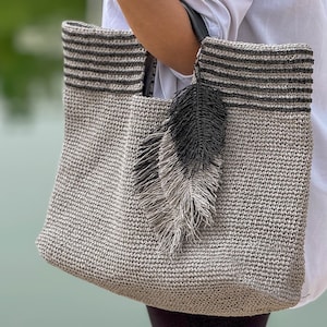 Schwarze Streifen gehäkelte Tasche, Raffia Stroh Strandtasche, Schwarz und Grau Strandtasche, Tote Geschenk, Tote Strandtasche, besonderer Tag, Kupplung Strandtasche