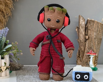 Crochet baby tree in overalls with record player amigurumi pattern Eng PDF