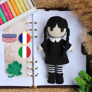 Crochet Wednesday doll amigurumi pattern, easy crochet doll Eng Ital FR PDF