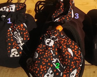Spooky Scary Skeletons Dice Bag Set