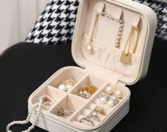 Jewelry storage box