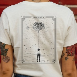 Minimalista, Vintage, Neurodivergente, Neurospicy, Camisa Neurospicy, Carta Tarot, Camisa Tarot, Tarot, Autismo, Regalo de Autismo, Minimalismo