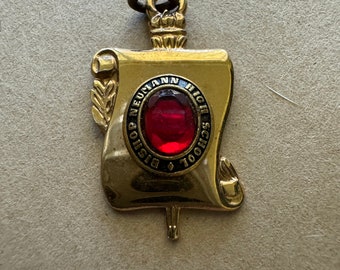 Pendentif St. John Newman High School (Philadelphie Pennsylvanie) vers 1960