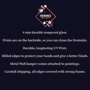 Pu&ograve; includere: Una stampa su vetro temperato da 4 mm di spessore con un gancio da parete in metallo. La stampa presenta un design geometrico colorato con il testo "HERMES WALLARTS". La stampa &egrave; protetta da una stampa UV resistente e duratura e ha bordi fresati per una migliore finitura.