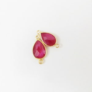 Connecteur pour lunette en forme de goutte d&#39;eau, rubis rose, 20 mm, facettes, or vermeil - Paire assortie (CN384)