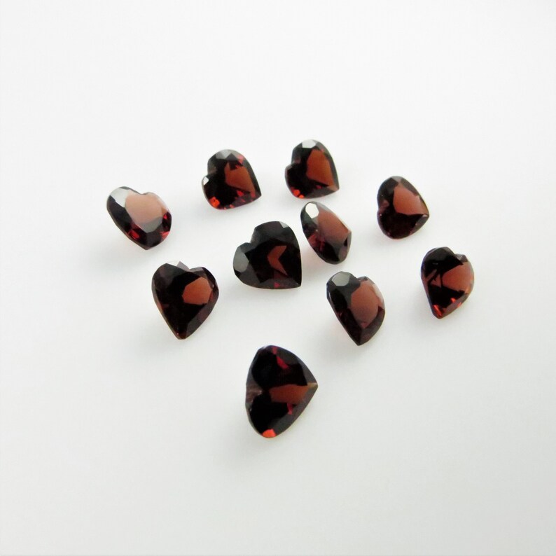 8mm Heart-Shaped Faceted Gemstone Two Pieces Approx Natural Garnet G124