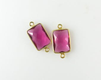Conectores de bisel doble de turmalina rosa brillante de 15 mm a 16 mm, facetados rectangulares, bañados en oro, anillos cerrados (par a juego) (CN857)