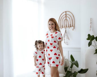 Conjunto de pijama madre-hija: pijama de algodón con estampado de corazones rojos