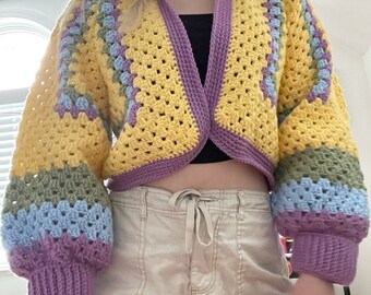 Cardigan pastel fait main au crochet