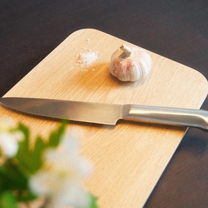 Solid Oak Cutting Board 22x35cm - Premium Handcrafted Wood Board for Kitchen, Food-Safe Osmo TopOil Finish, Sustainable and Eco-Friendly