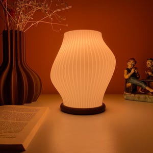 Curvy Modern Table Lamp, Dimmable Wavy Living room Lamp, Cozy Ambient Lighting, Aesthetic Bedside Lamp