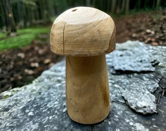 Rustikaler Deko-Pilz aus Holz, handgefertigt, zauberhafte Walddeko für Zuhause, perfektes Naturfreund-Geschenk