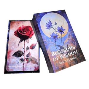 Blossoms of Wisdom, een prachtig orakelspel van 56 kaarten, met prachtige afbeeldingen van verschillende bloemen met betekenissen.