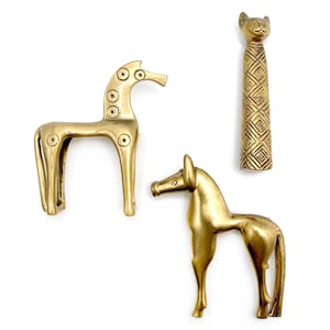Broches de museo: Gato egipcio, caballo de Troya griego, chapados en oro de 18 quilates (a elegir).
