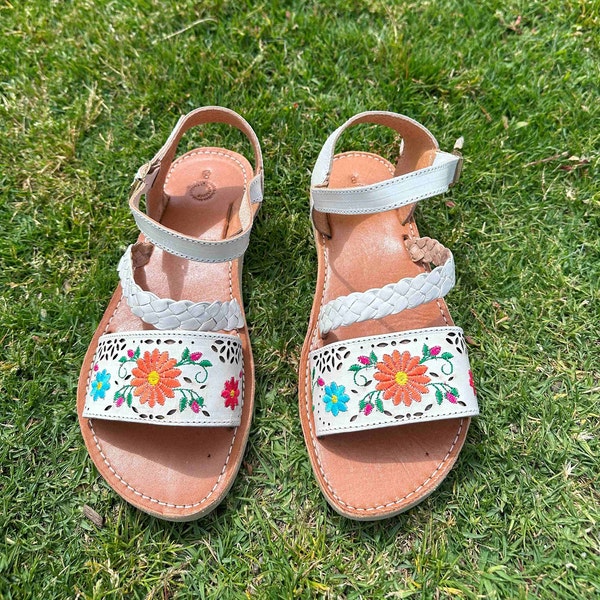 Huarache Sandal/ Womens Huarache Sandals/ Huaraches Mexicanos/ Summer Sandals/ Mexican Shoes/ All sizes/ Mexican Style/ Colorful leather